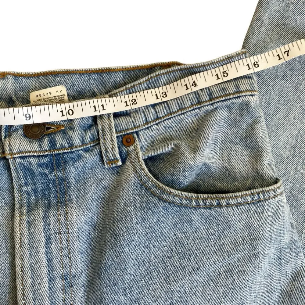 Vintage 90s Levi’s 550 Jeans Relaxed Fit Tapered Leg Light Wash Denim Casual